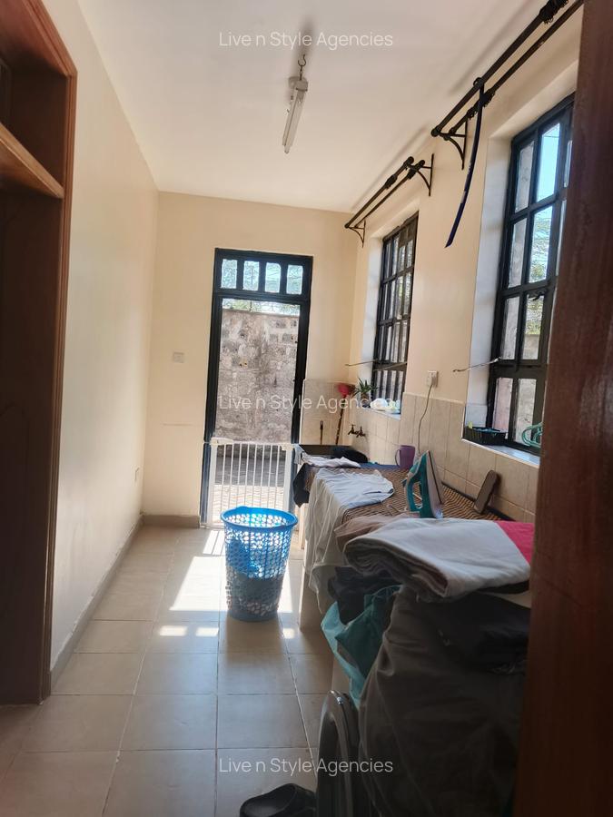 5 Bed House with En Suite in Runda - 10