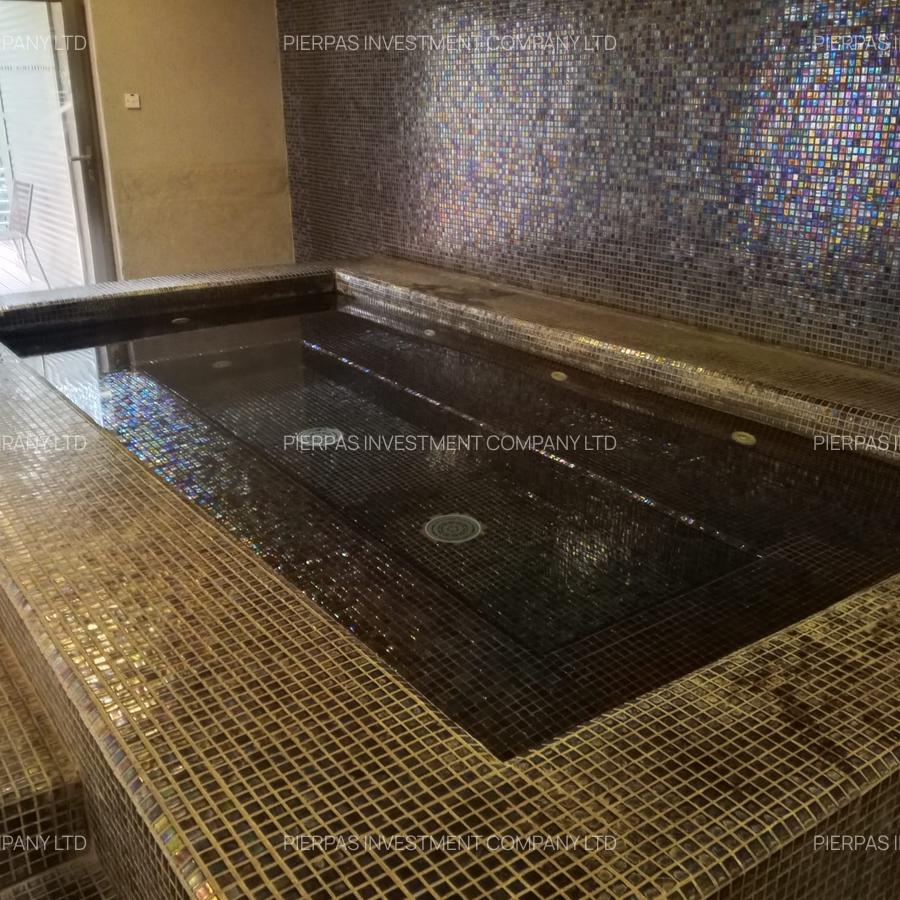 Serviced 3 Bed Apartment with En Suite in Parklands - 3