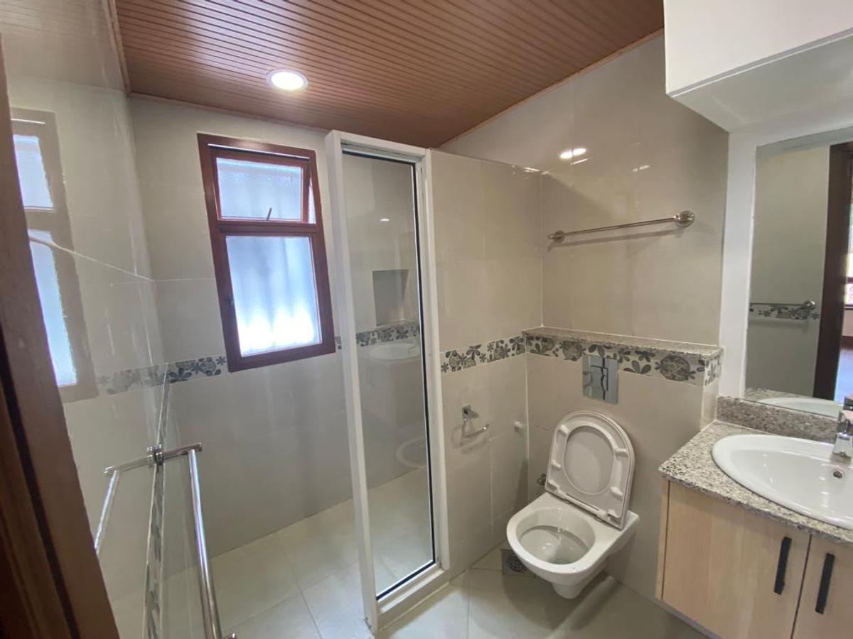 5 Bed Townhouse with En Suite in Spring Valley - 15