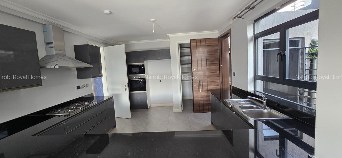 4 Bed House with En Suite at Fivestar Paradise - 20