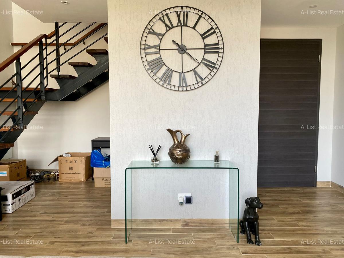 4 Bed Apartment with En Suite at Riverside Drive - 6