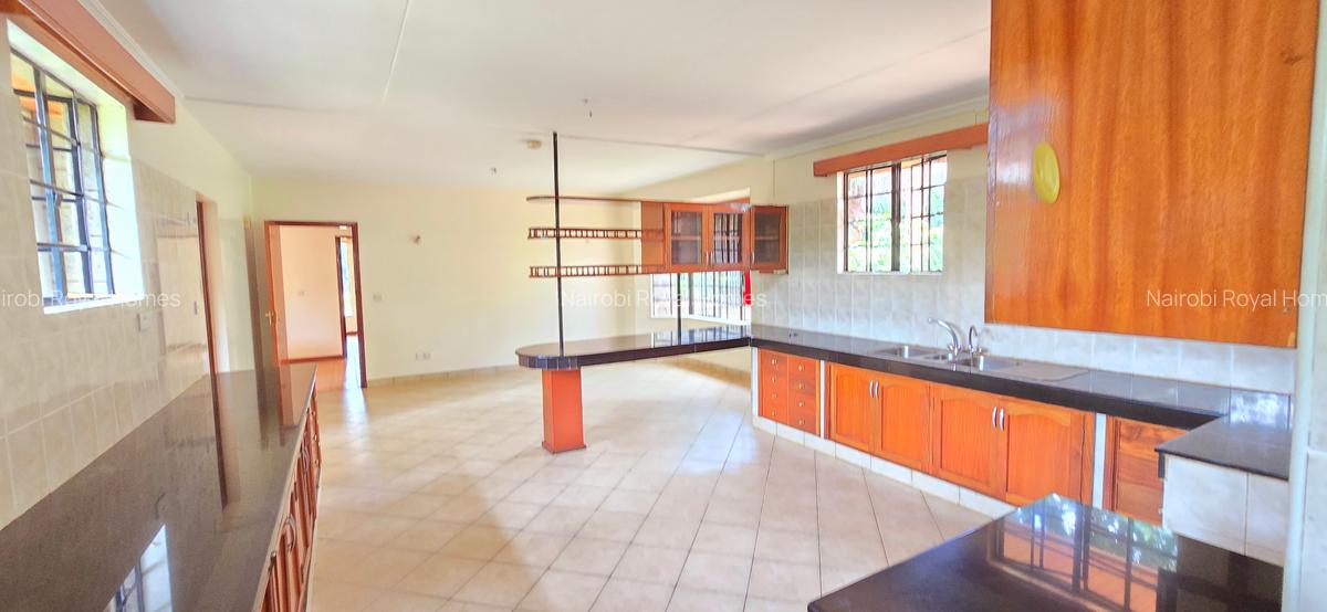 5 Bed Townhouse with En Suite at Lavington Green - 18