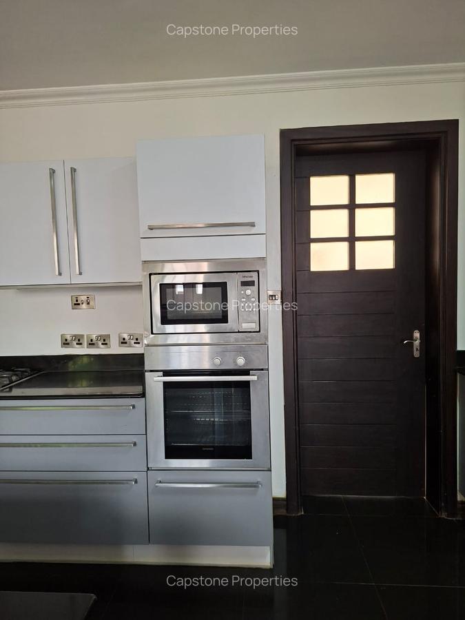 6 Bed House with En Suite in Runda - 4