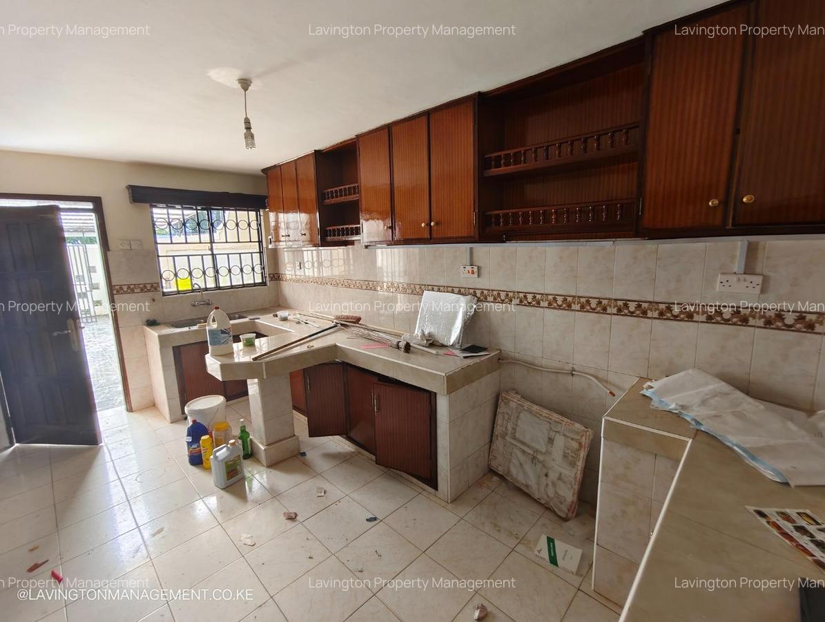 4 Bed Townhouse with En Suite at Lavington Green - 6