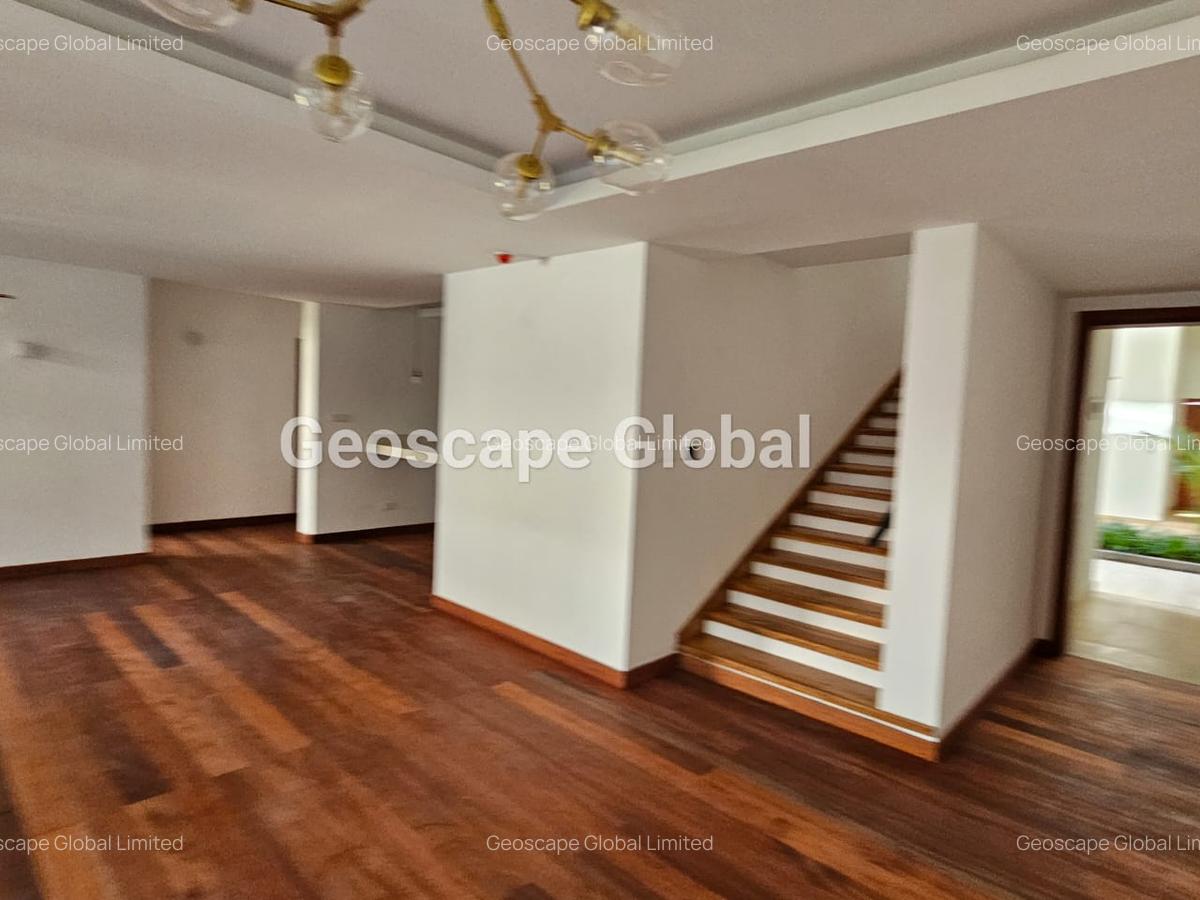 4 Bed Apartment with En Suite in Rosslyn - 11