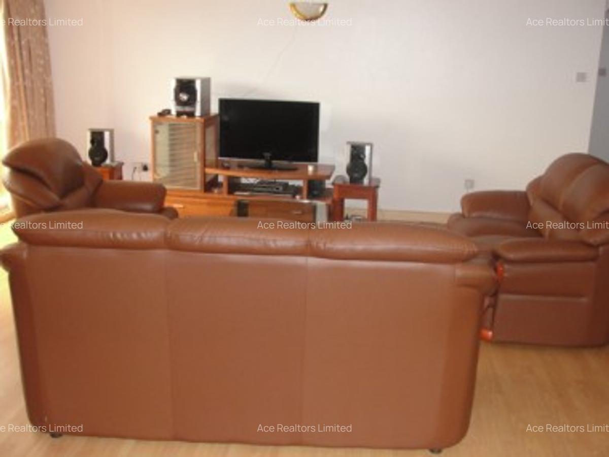 Furnished 3 Bed Apartment with En Suite at Brookside Drive - 11