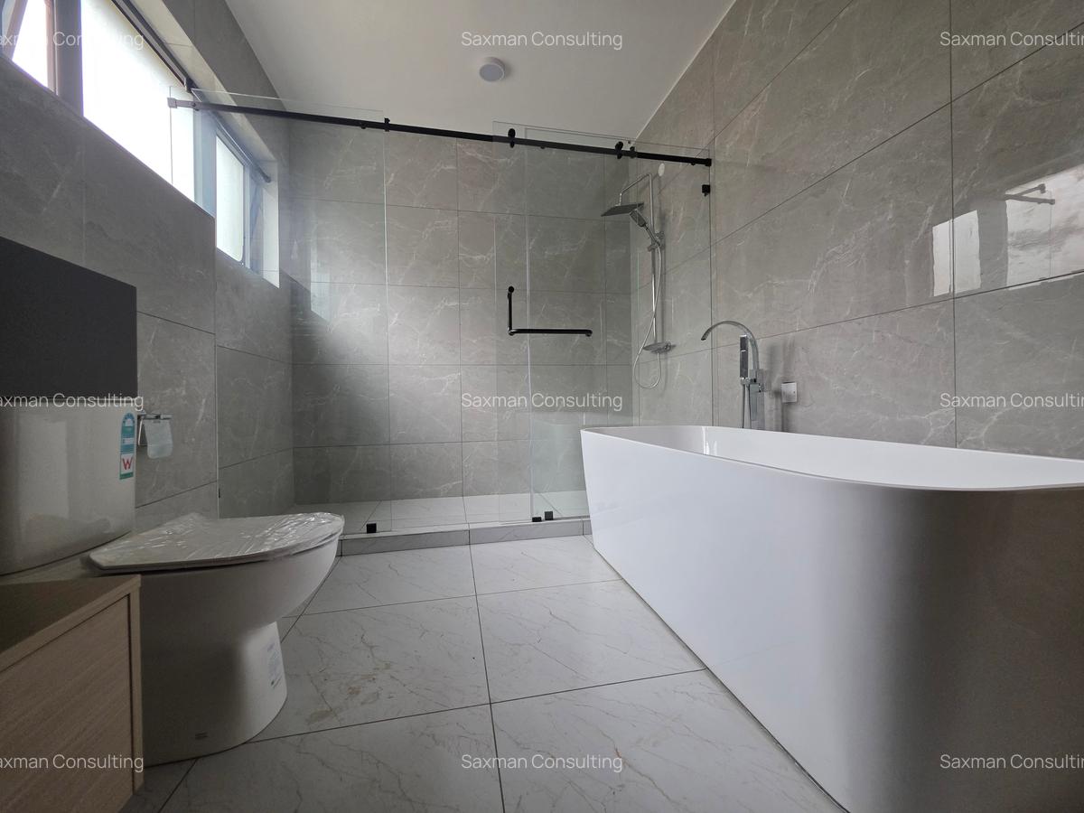 6 Bed Townhouse with En Suite in Lavington - 5