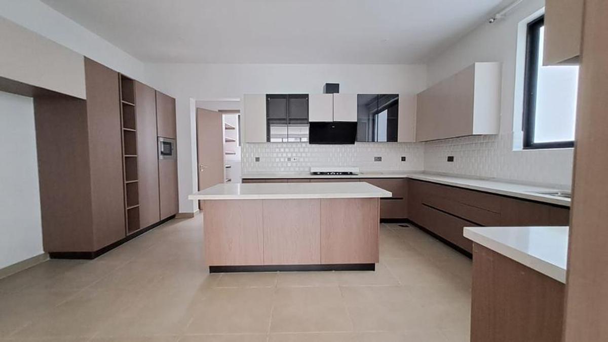 3 Bed Apartment with En Suite at Westlands - 6