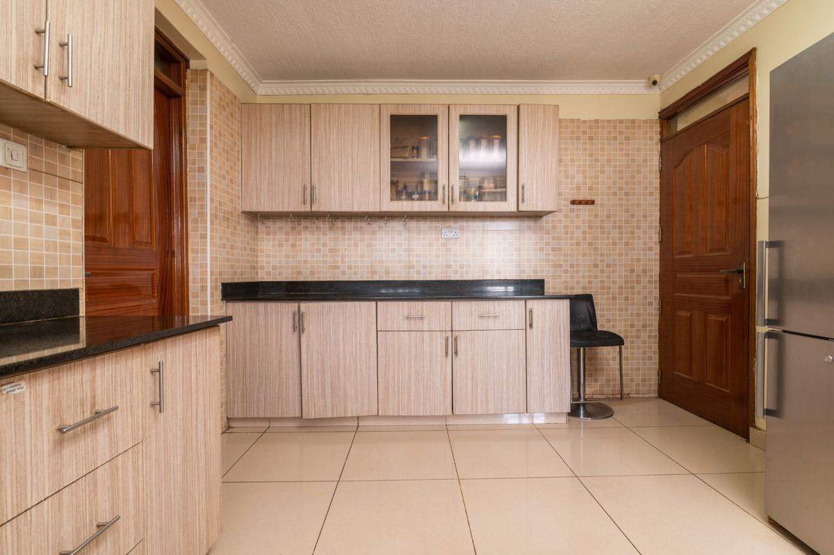 3 Bed Apartment with En Suite in Parklands - 6