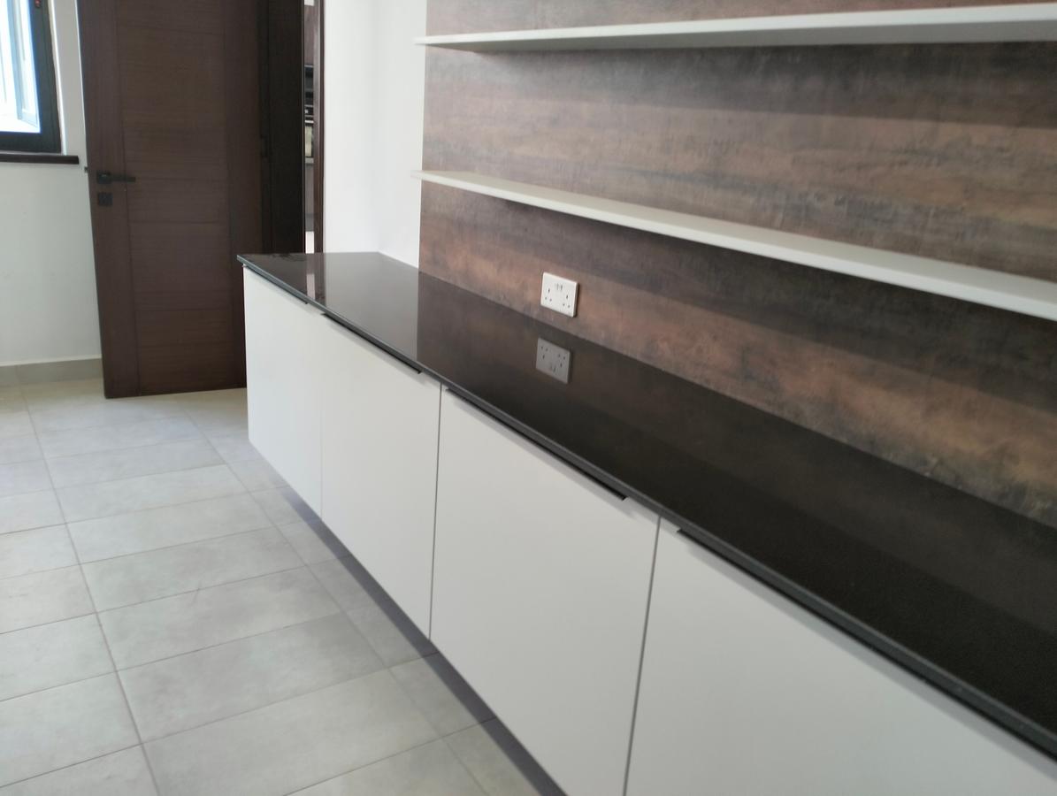 5 Bed Apartment with En Suite in Spring Valley - 9