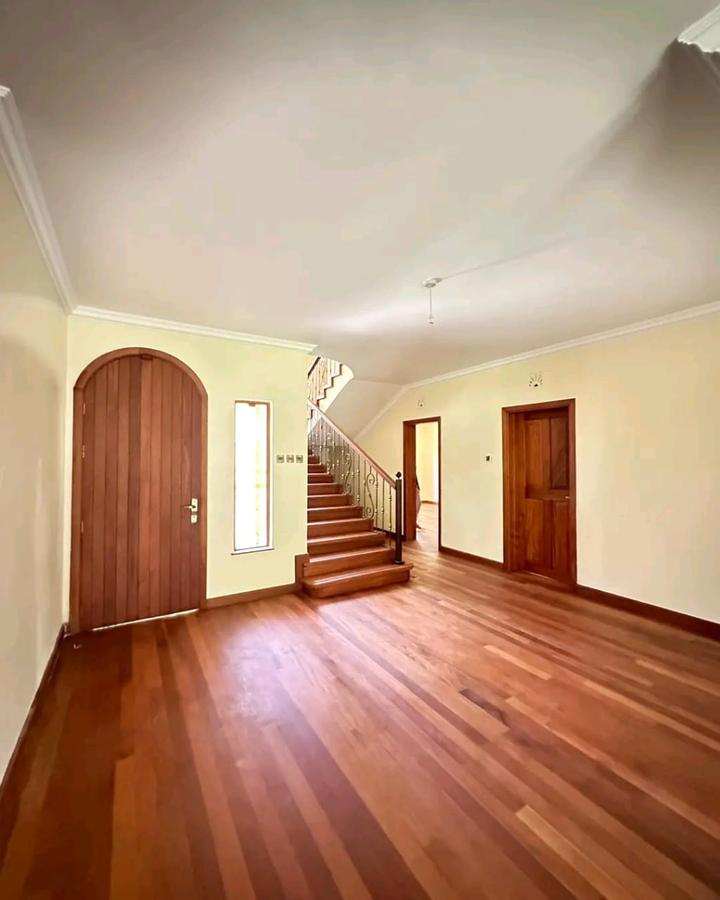 4 Bed Townhouse with En Suite in Lavington - 2