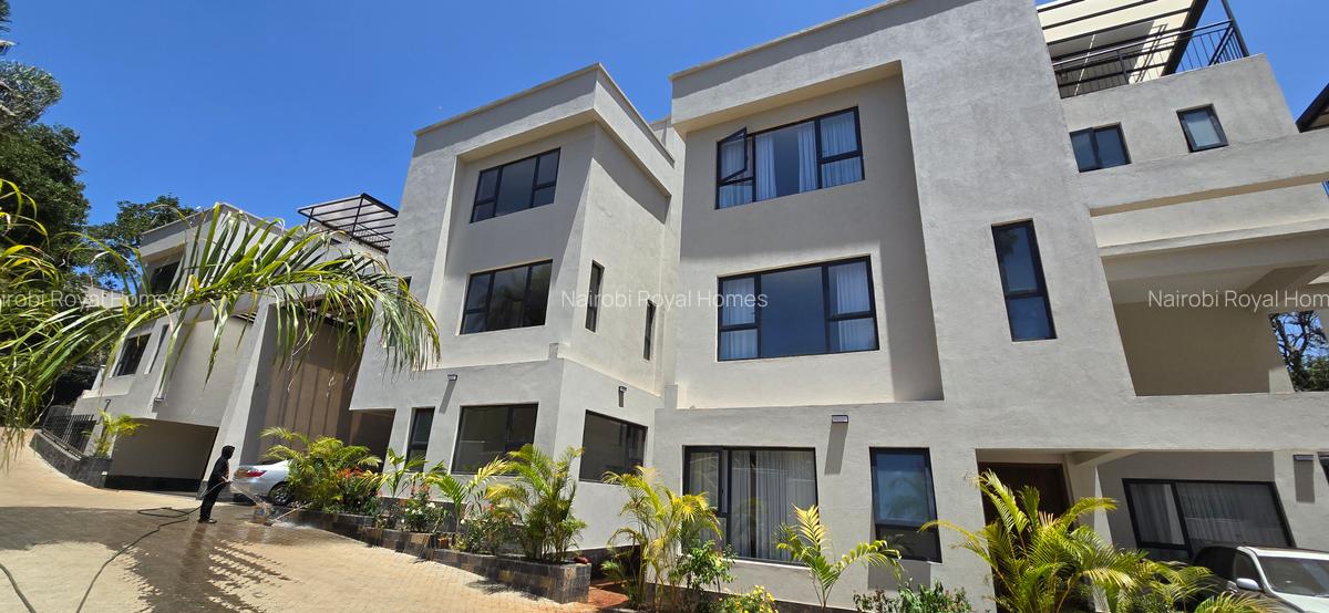 5 Bed Townhouse with En Suite at Lavington - 1