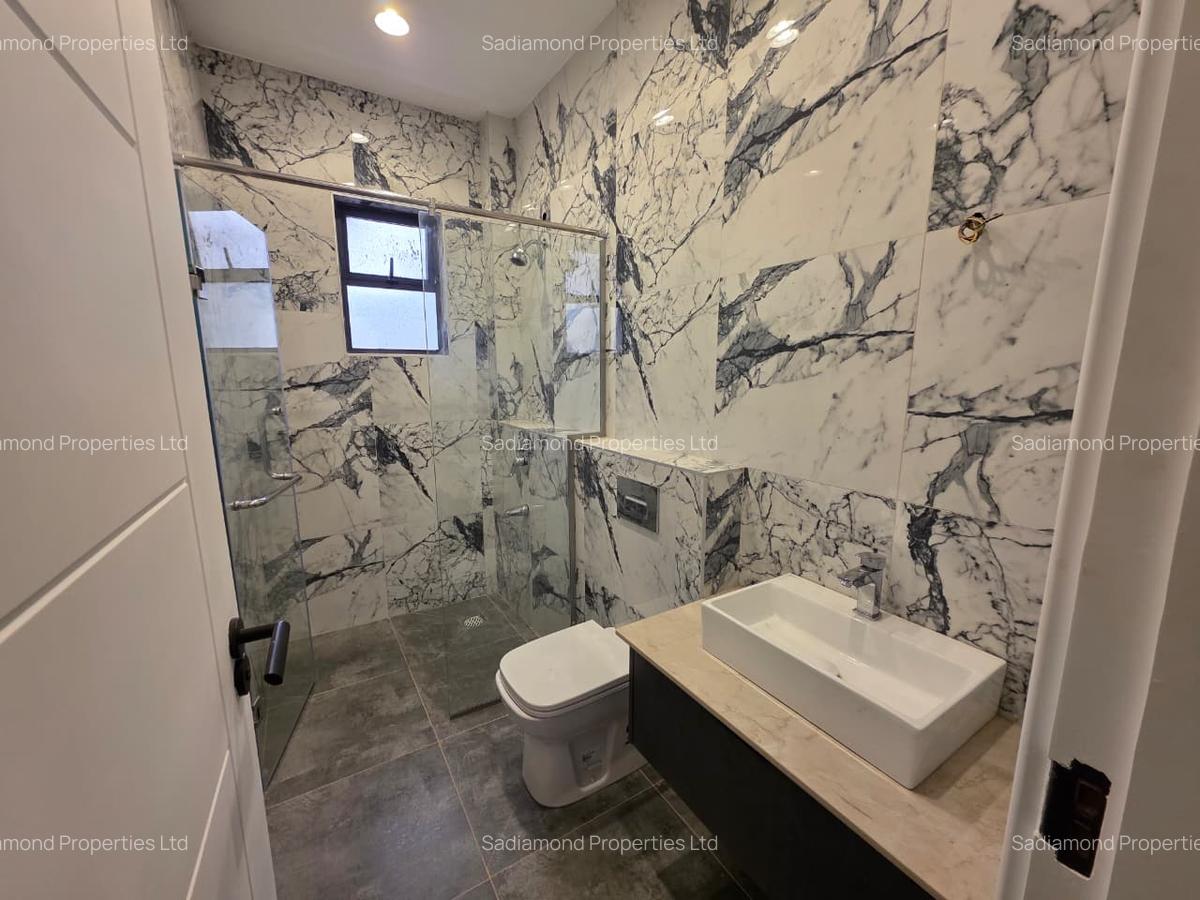 1 Bed Apartment with En Suite in Brookside - 8