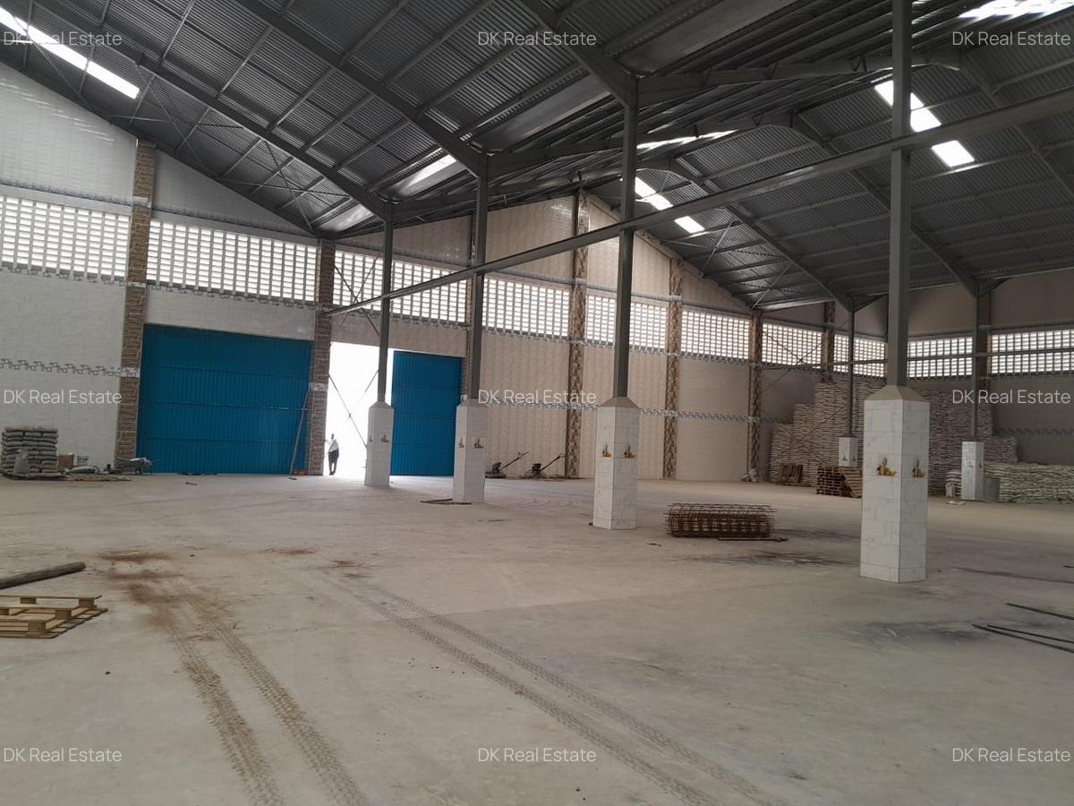 96,229 ft² Warehouse with Service Charge Included at Off Refineries Road - 4