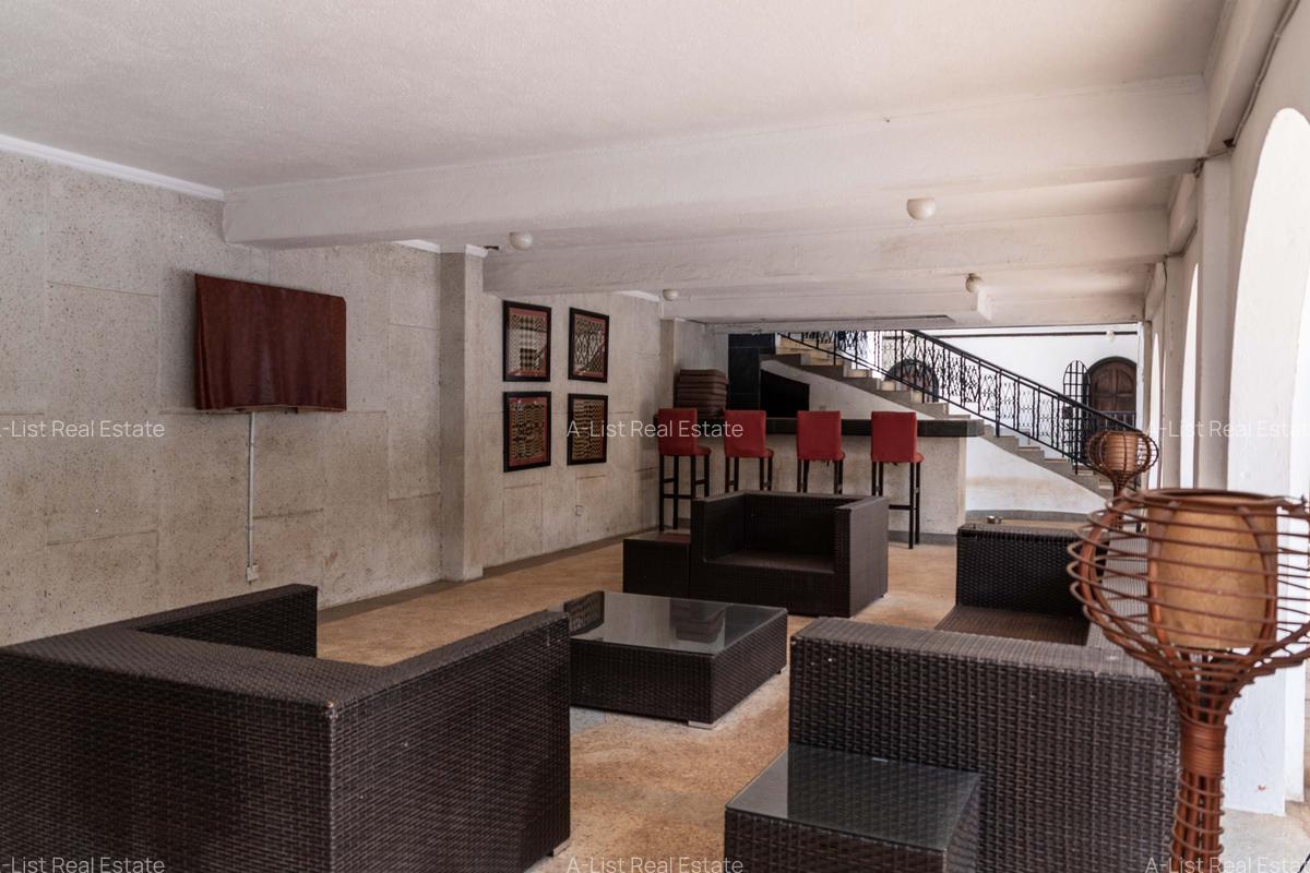 4 Bed Villa with En Suite at Riverside - 10