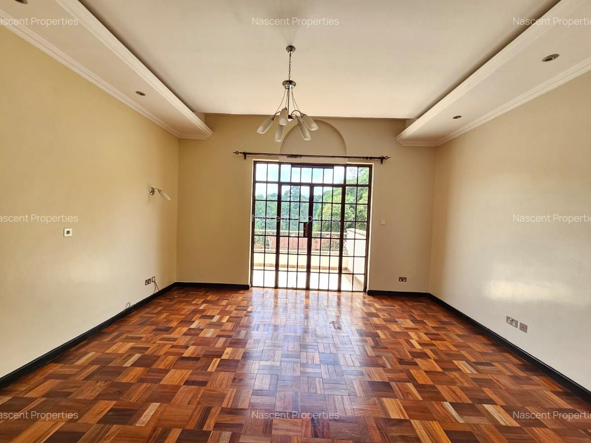 4 Bed House with En Suite in Rosslyn - 3