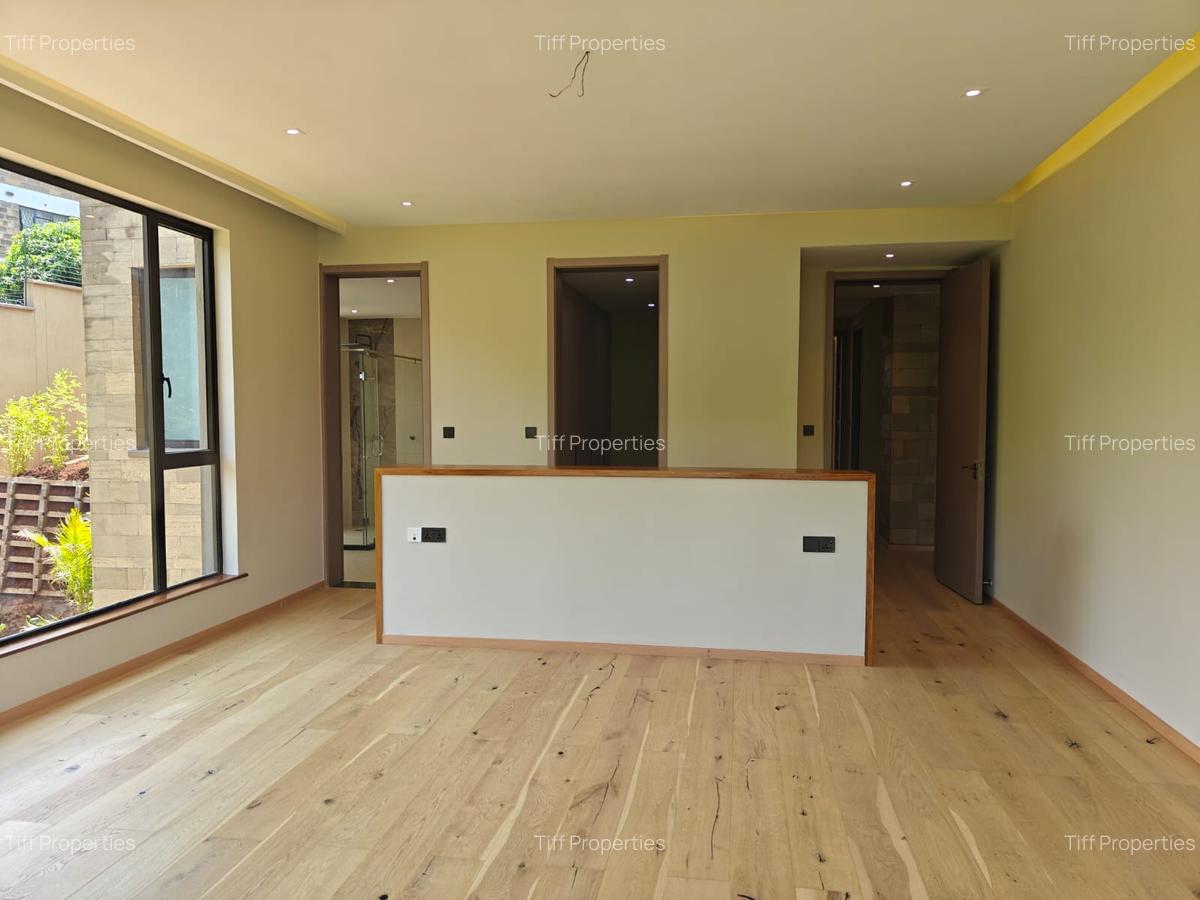 6 Bed House in Nyari - 3