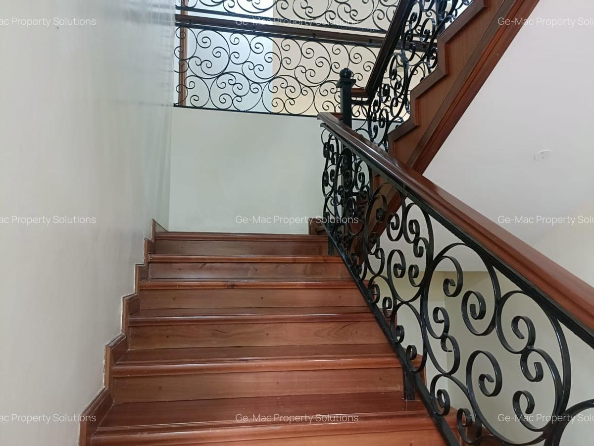 4 Bed House with En Suite in Runda - 19