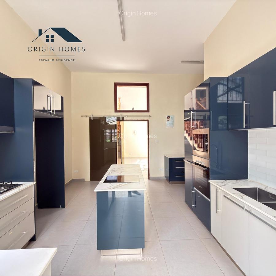 5 Bed House with En Suite at Westlands - 2