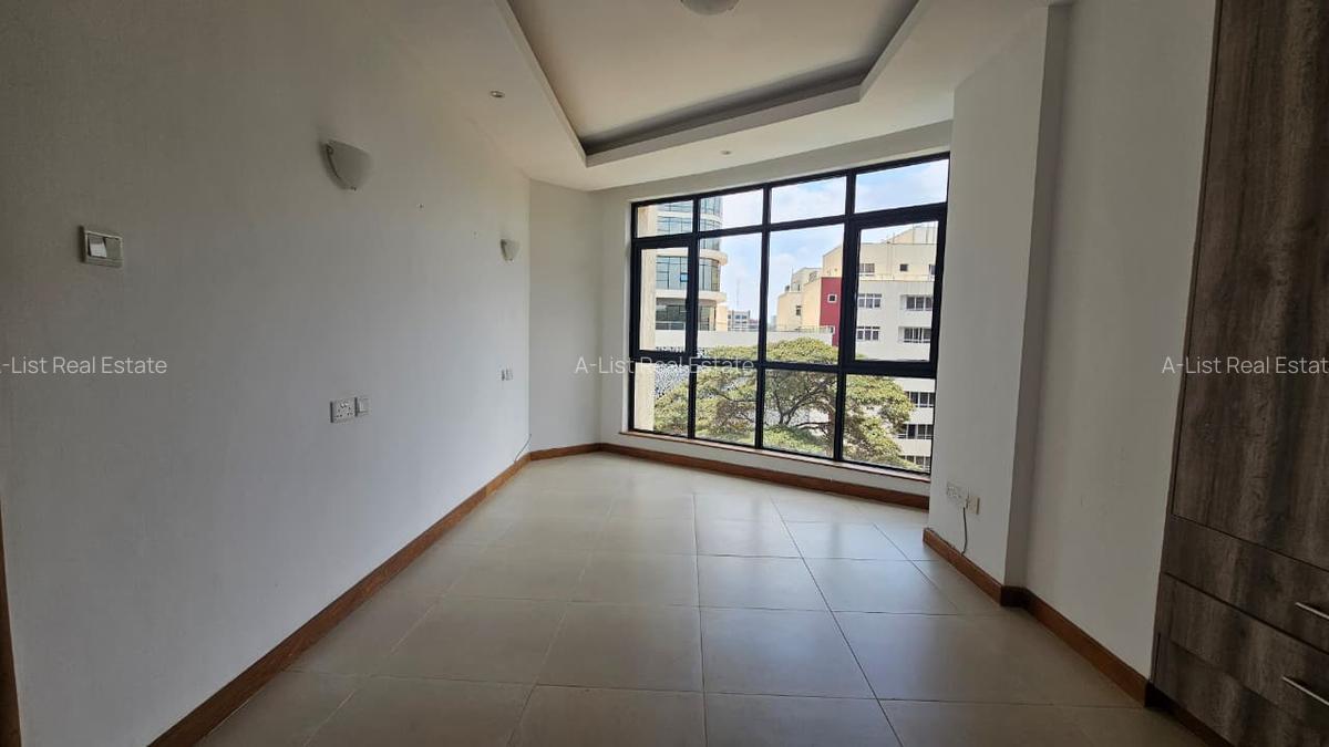 2 Bed Apartment with En Suite at Lantana Road - 4