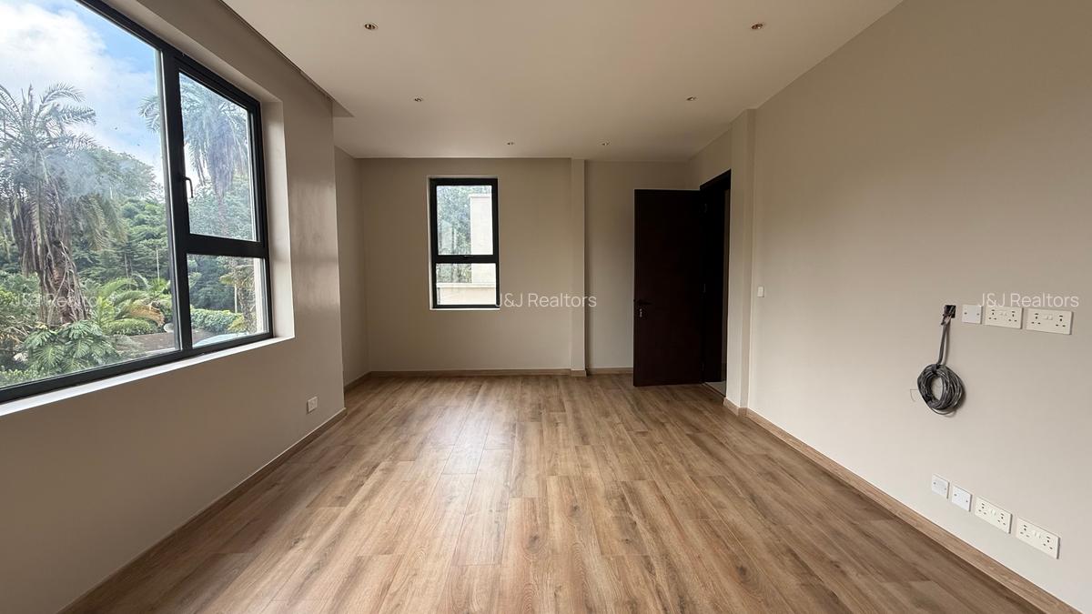 5 Bed Townhouse with En Suite in Lavington - 12