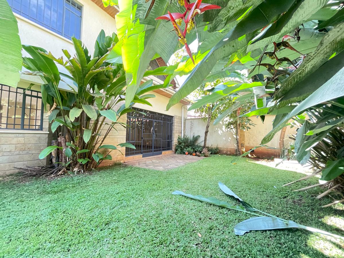 5 Bed Townhouse with En Suite in Lavington - 1