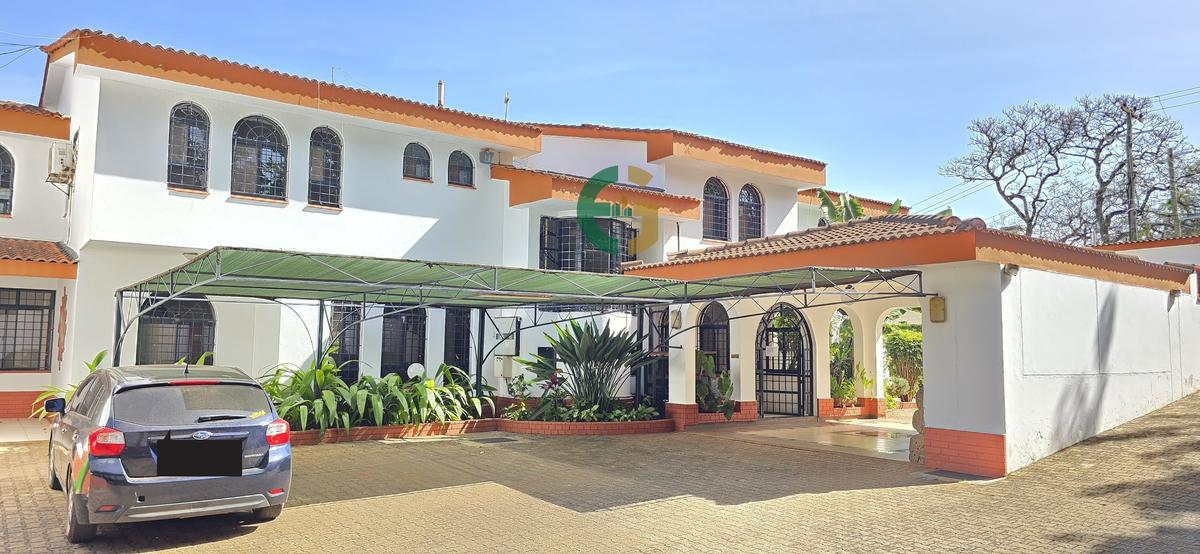 6 Bed Villa with En Suite in Lavington - 1