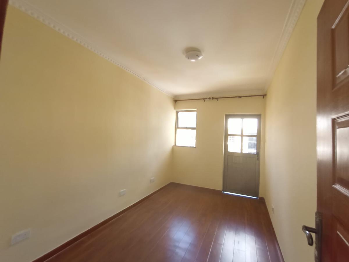 5 Bed House with En Suite in Lavington - 5