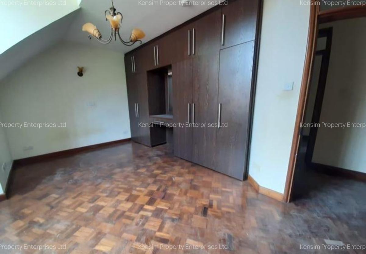 4 Bed Townhouse with En Suite in Lavington - 11