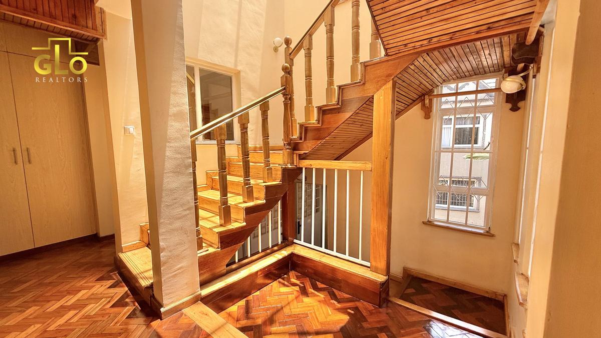 4 Bed Villa with En Suite in Spring Valley - 5