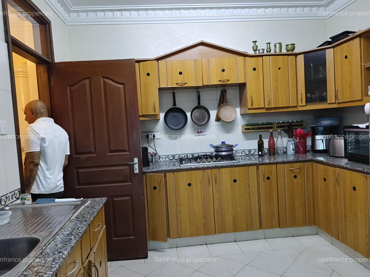 Serviced 3 Bed Apartment with En Suite at 4Th Avanue - 4