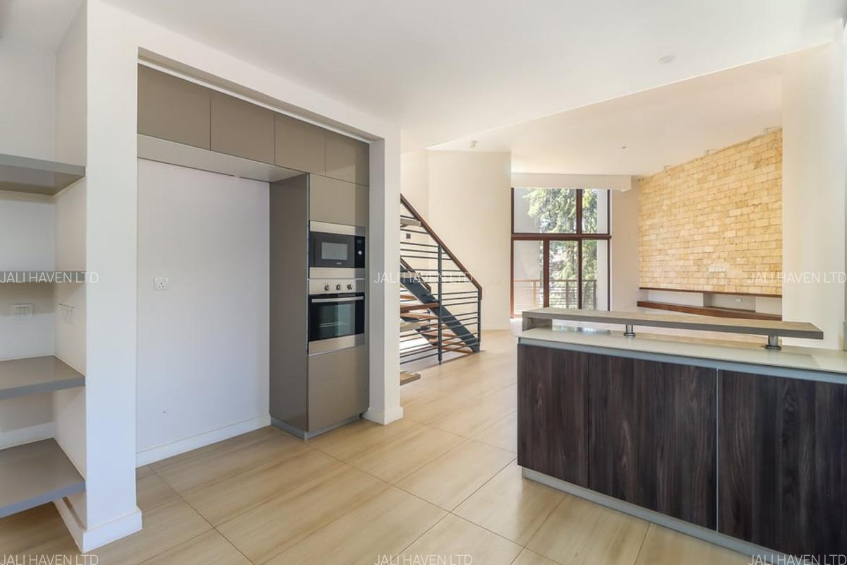 4 Bed Villa with En Suite in Lavington - 8