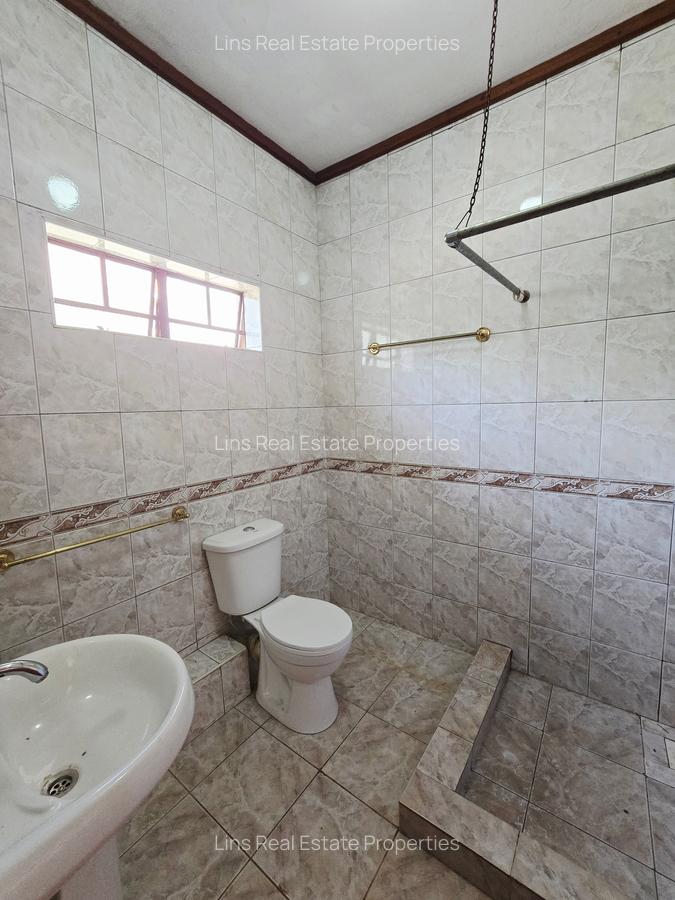 5 Bed House with En Suite in Runda - 12