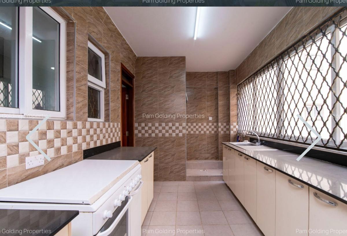 4 Bed Apartment with En Suite in General Mathenge - 12