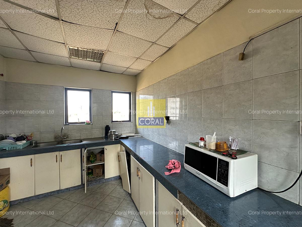 14,000 ft² Warehouse in Ruaraka - 10