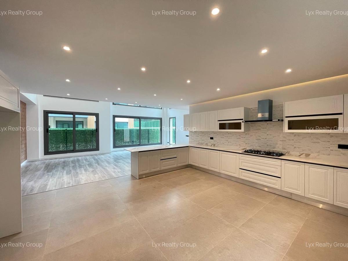 5 Bed Villa with En Suite in Lavington - 5