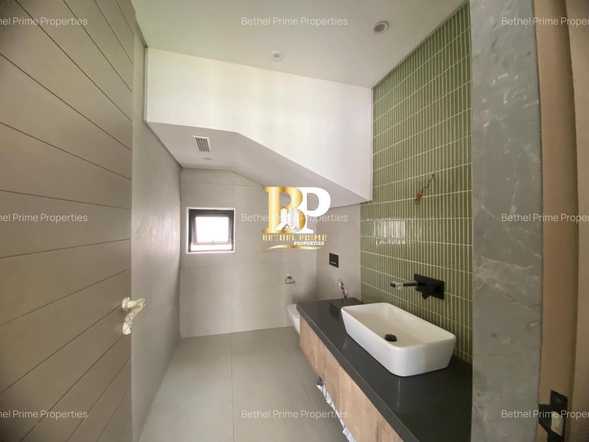 5 Bed Villa with En Suite at Grevillea Groove - 15