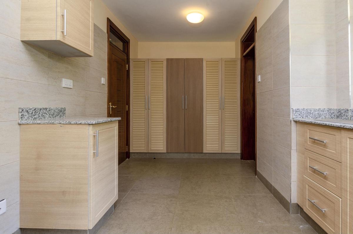 2 Bed Apartment with Swimming Pool at Riverside Drive - 5