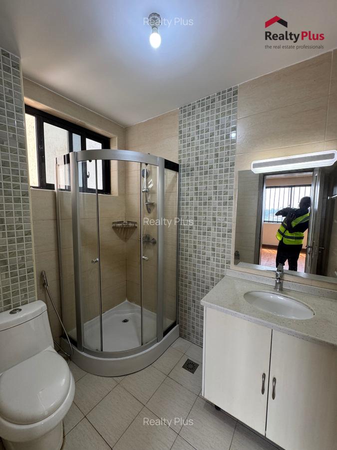 3 Bed Apartment with En Suite at Dennis Pritt Road - 6