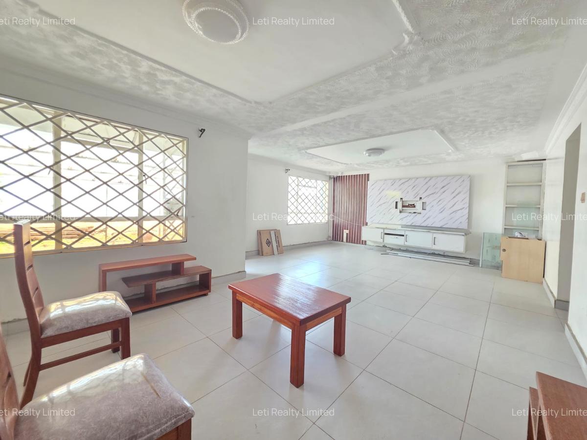 Commercial Property with Service Charge Included in Kilimani - 4