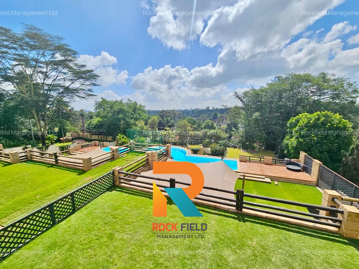 5 Bed House with En Suite in Lavington - 3