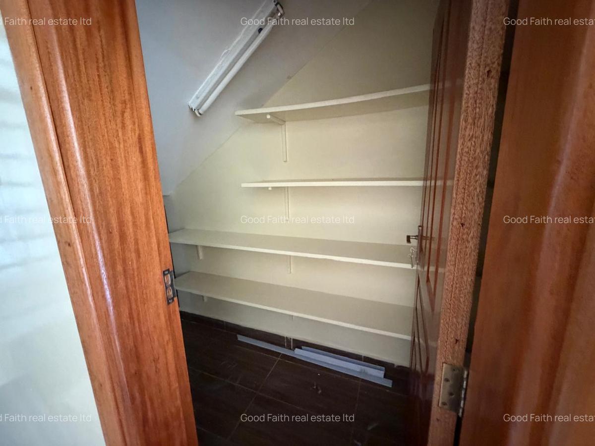 4 Bed Townhouse with Garden in Kiambu Road - 9