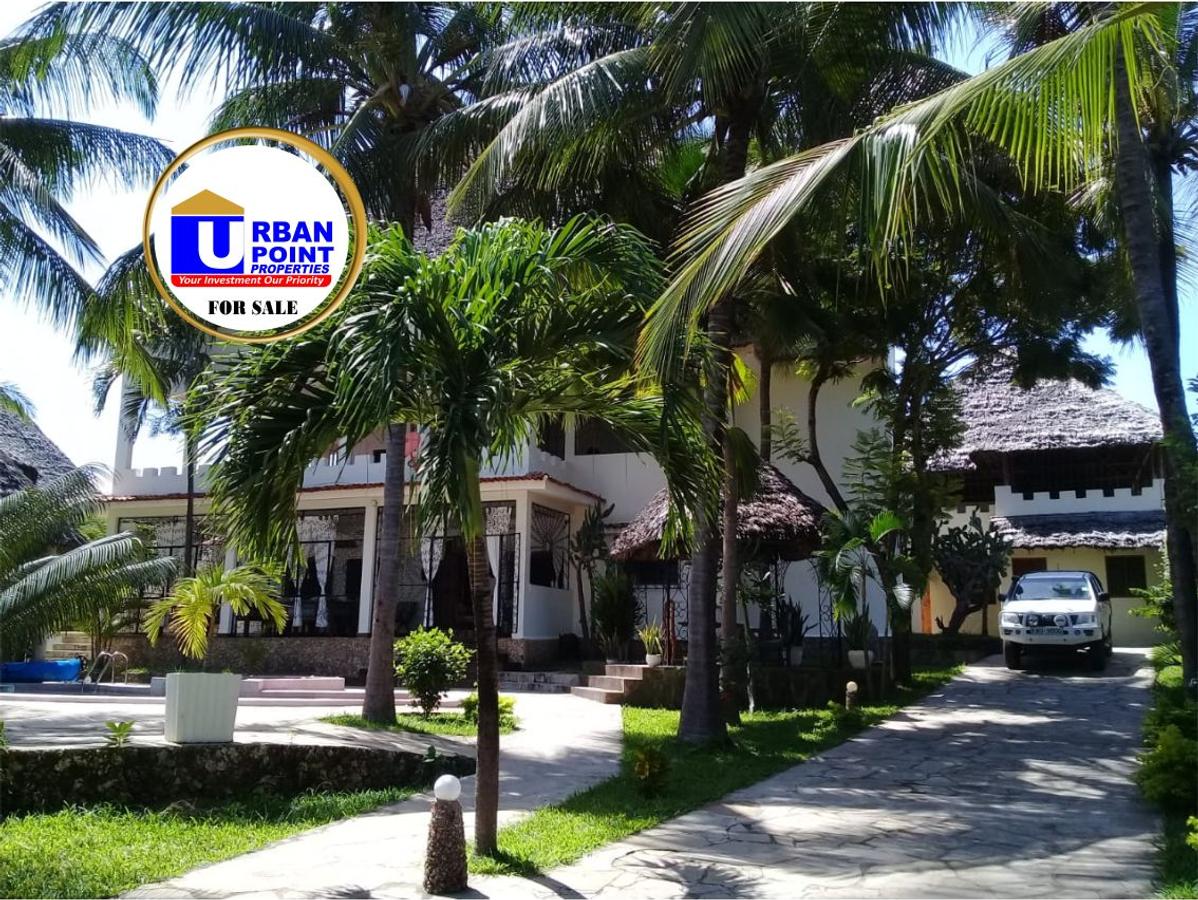 6 Bed House with En Suite in Watamu - 1