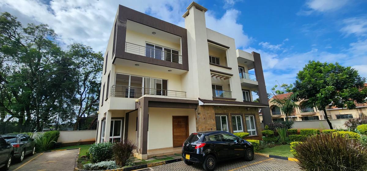 5 Bed House with En Suite in Lavington - 3