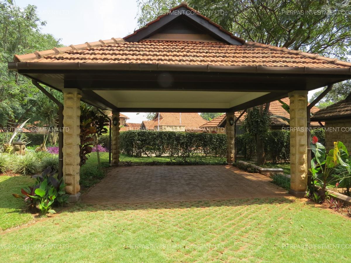 3 Bed Townhouse with En Suite in Ridgeways - 14