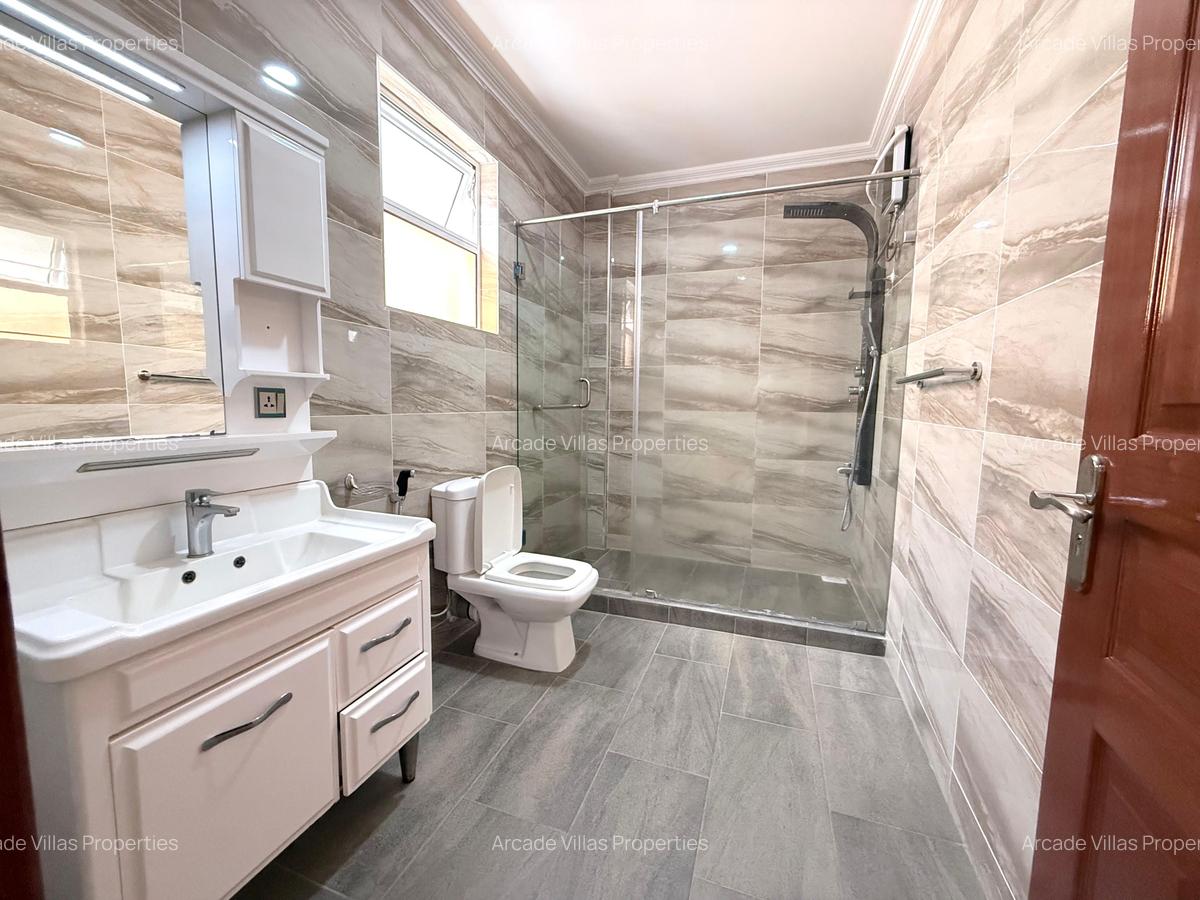 3 Bed Apartment with En Suite in Riverside - 14