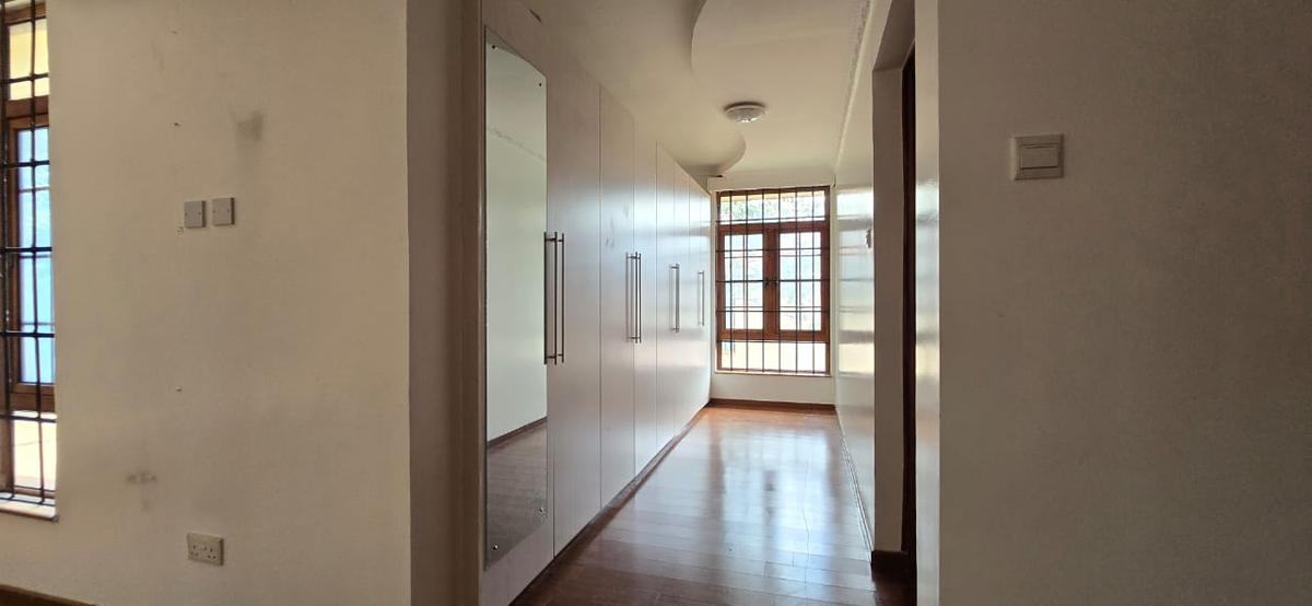 5 Bed House with En Suite in Runda - 9