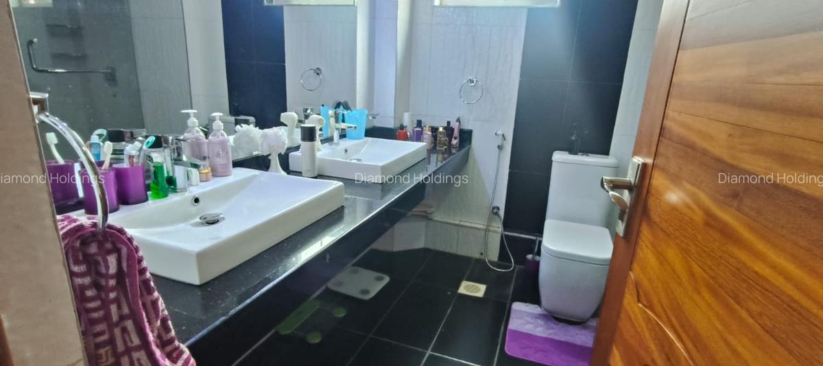Serviced 4 Bed Apartment with En Suite at Parklands - 12