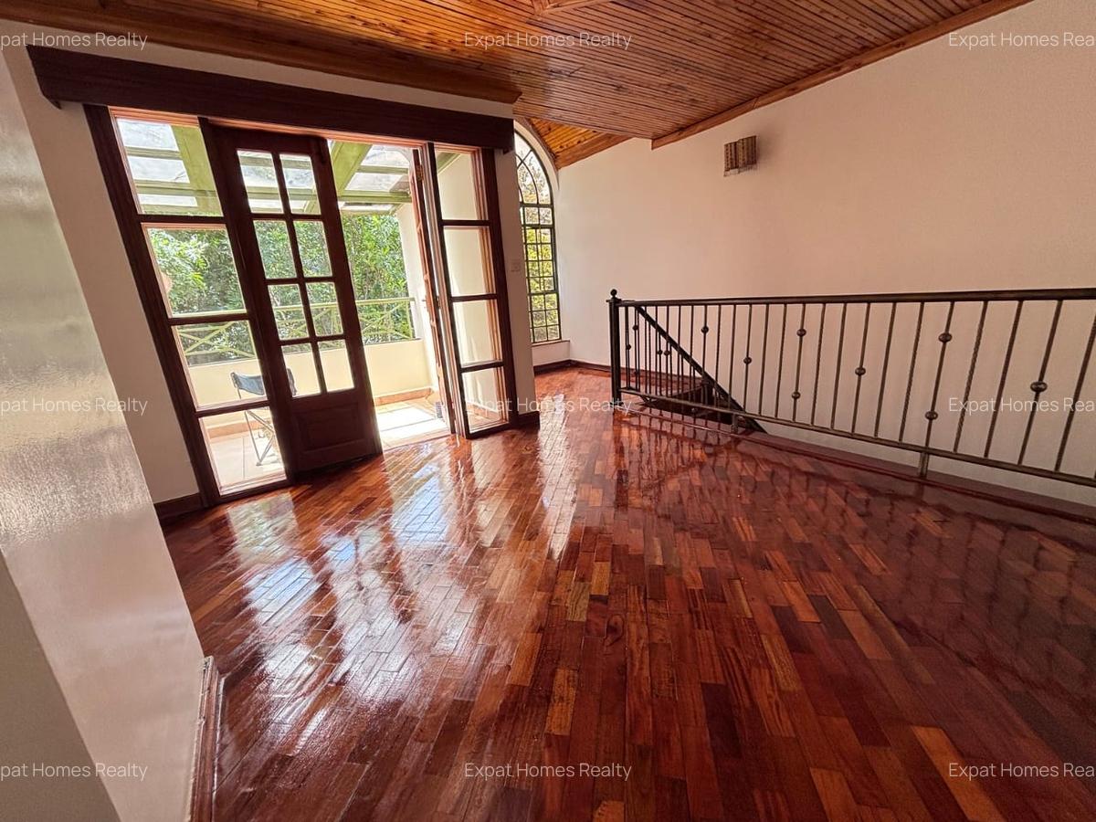 4 Bed Townhouse with En Suite in Lavington - 17