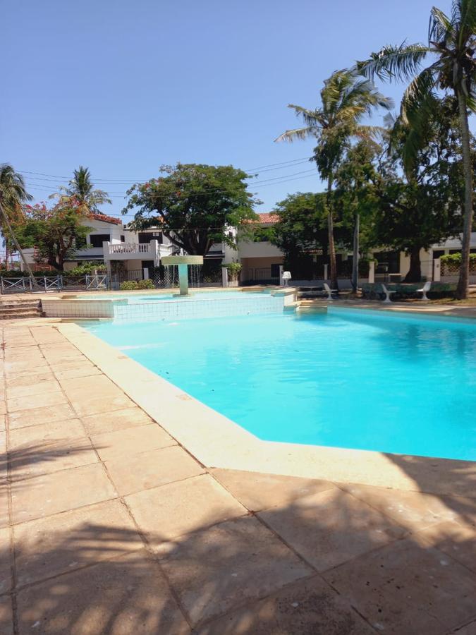 4 Bed Townhouse with Swimming Pool in Nyali Area - 1